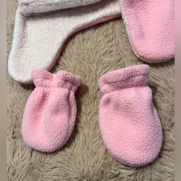 🔆 Bundle items 6 for $30 HB Baby Girl Matching Hat And Mittens - Picture 6 of 9